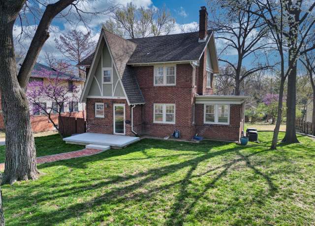 Property at 104 S Glenwood Ave, Columbia, MO 65203, 4 beds, 2.5 baths