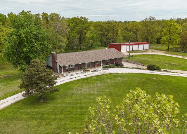 Property at 3179 County Rd, Moberly, MO 65270, 5 beds, 3 baths