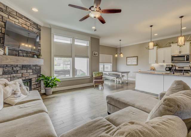 Property at 4716 Emeribrook Ct, Columbia, MO 65203, 4 beds, 3 baths