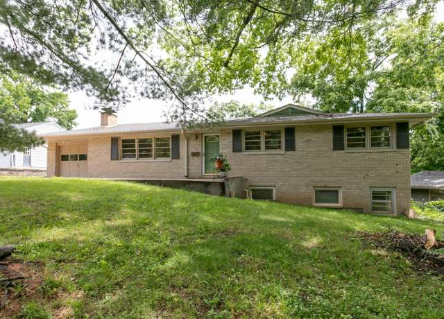 Property at 340 Crown Pt, Columbia, MO 65203, 4 beds, 2.5 baths
