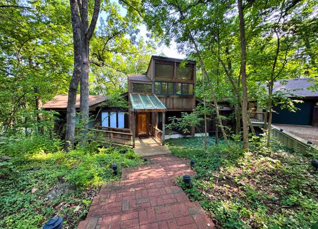 Property at 1424 Bradford Dr, Columbia, MO 65203, 4 beds, 3.5 baths