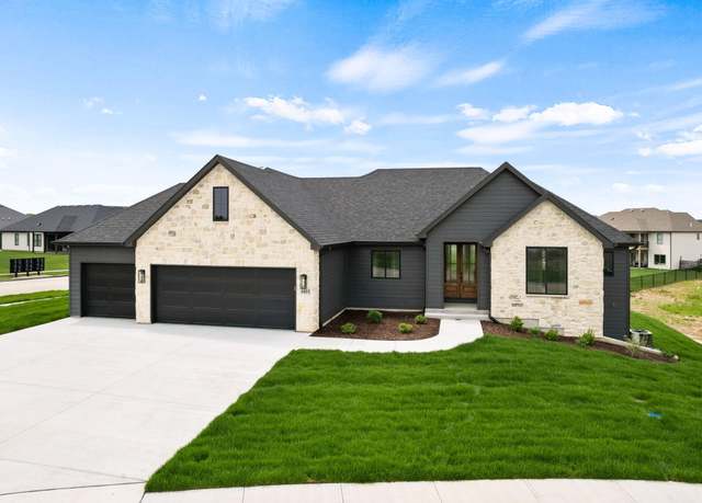 Property at 4801 Hoylake Cir, Columbia, MO 65201, 5 beds, 3 baths