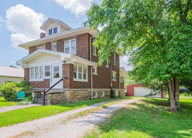 Property at 409 E Elm St, Huntsville, MO 65259, 3 beds, 1.5 baths