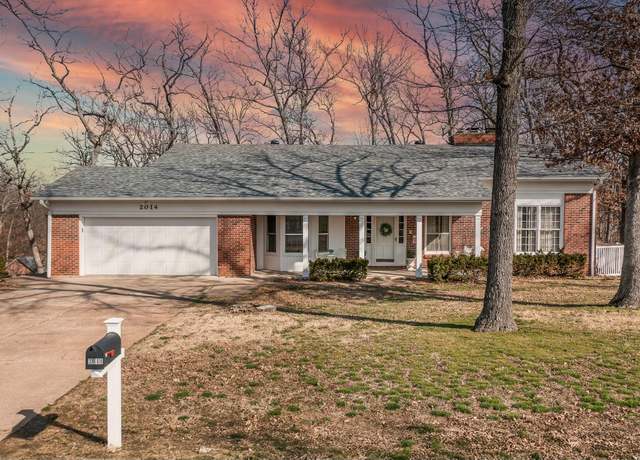 Property at 2014 W Edgewood Dr, Jefferson City, MO 65101, 6 beds, 3.5 baths