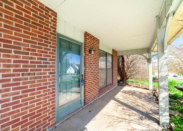 Property at 1703 Lakewood Dr, Columbia, MO 65202, 3 beds, 1.5 baths