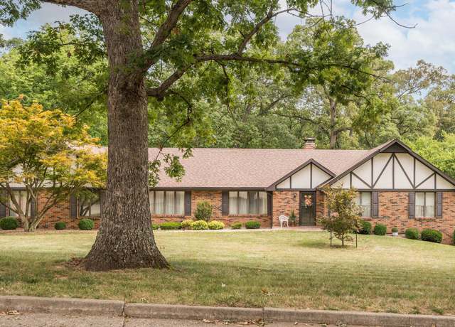 Property at 401 Windridge Ct, Jefferson City, MO 65109, 5 beds, 3 baths