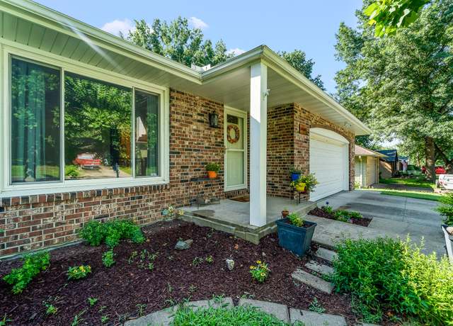 Property at 1404 E Lexington Cir, Columbia, MO 65203, 4 beds, 3 baths