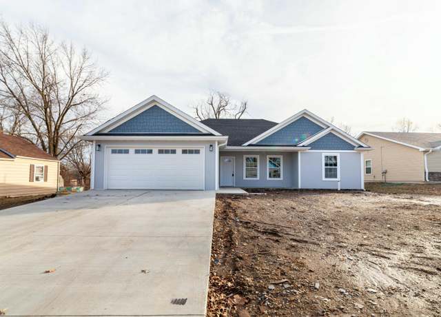 Property at 534 W Maple St, Mexico, MO 65265, 3 beds, 2 baths