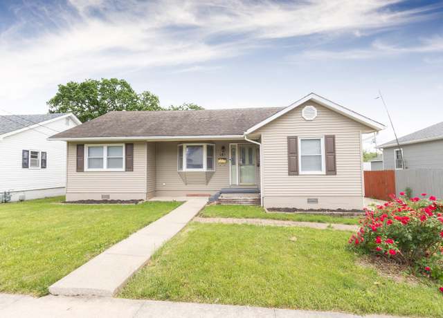 Property at 526 Fulton Ave, Moberly, MO 65270, 3 beds, 1.5 baths