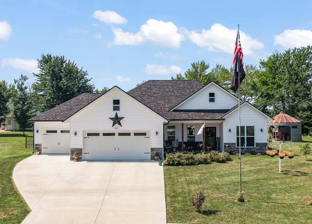 Property at 805 S Central St, Centralia, MO 65240, 3 beds, 2 baths
