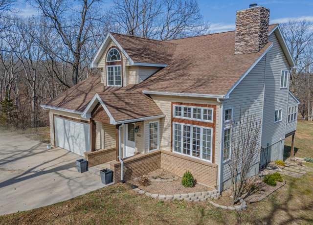 Property at 1601 Parkwood Dr, Moberly, MO 65270, 3 beds, 3.5 baths