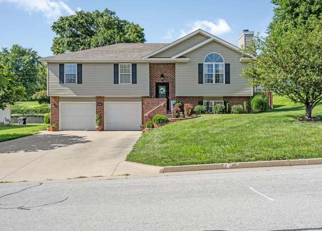 Property at 205 Crescent Dr, Boonville, MO 65233, 3 beds, 2.5 baths