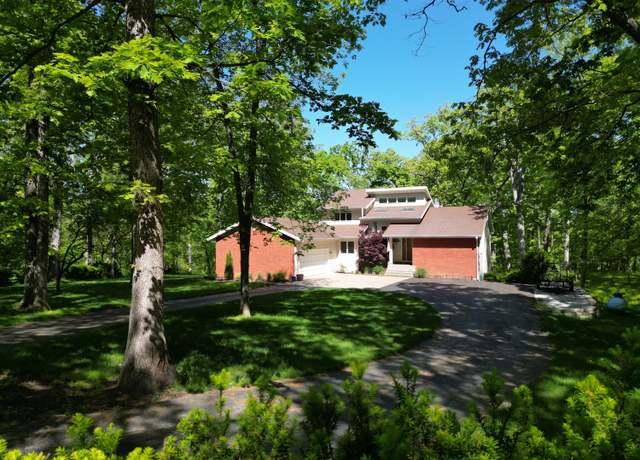 Property at 3700 S Joan Ct, Columbia, MO 65201, 4 beds, 3.5 baths