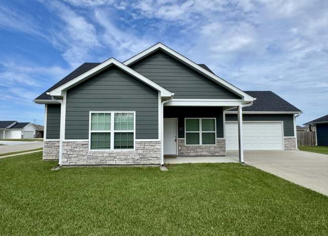 Property at 921 S Columbia St, Centralia, MO 65240, 4 beds, 2 baths