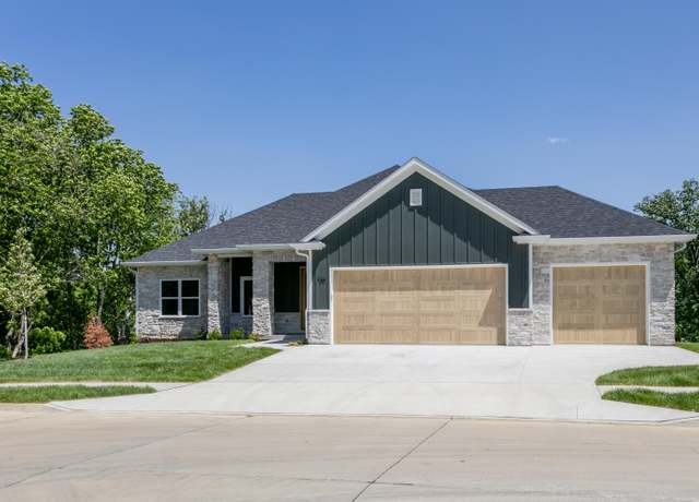 Property at 700 Brockton Dr, Columbia, MO 65201, 5 beds, 3 baths