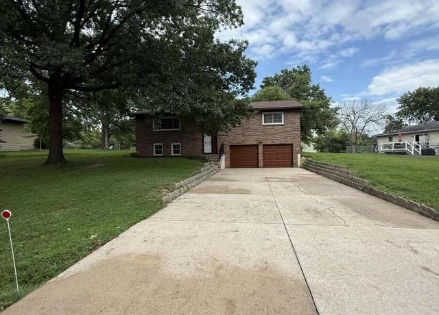 Property at 2220 N Lakeland Dr, Columbia, MO 65202, 3 beds, 2.5 baths