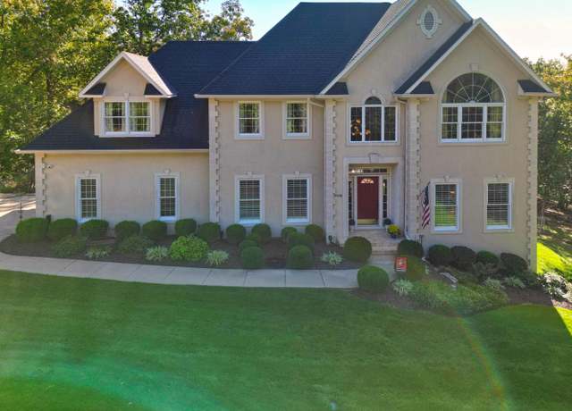 Property at 6008 Bentpath Dr, Columbia, MO 65203, 5 beds, 3.5 baths