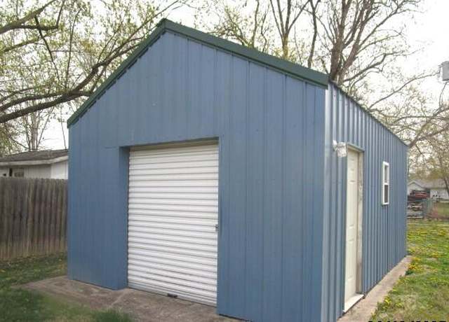 Property at 614 S Central St, Centralia, MO 65240, 3 beds, 1 bath