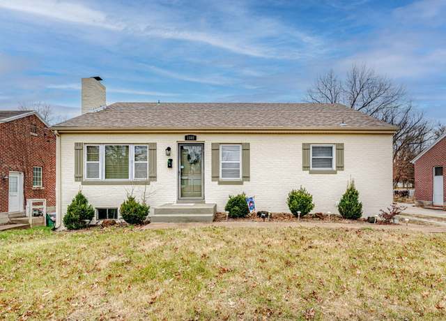 Property at 1502 Rehagen Blvd, Jefferson City, MO 65101, 3 beds, 1.5 baths