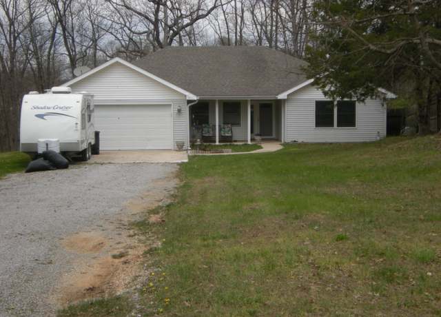 Property at 5521 E Middleview Rd, Centralia, MO 65240, 4 beds, 2 baths
