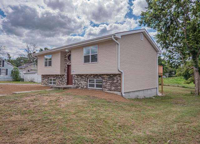 Property at 608 Gilman St, Moberly, MO 65270, 4 beds, 2 baths