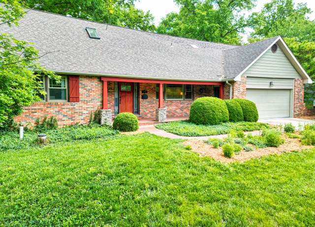 Property at 1209 Sunset Dr, Columbia, MO 65203, 4 beds, 3.5 baths