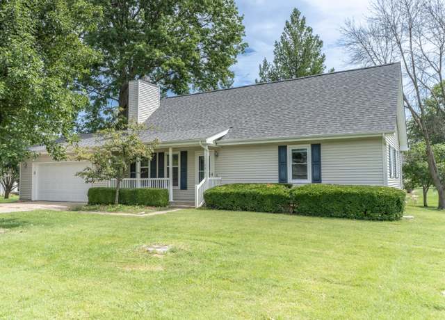 Property at 606 Weintz St, Moberly, MO 65270, 4 beds, 2 baths
