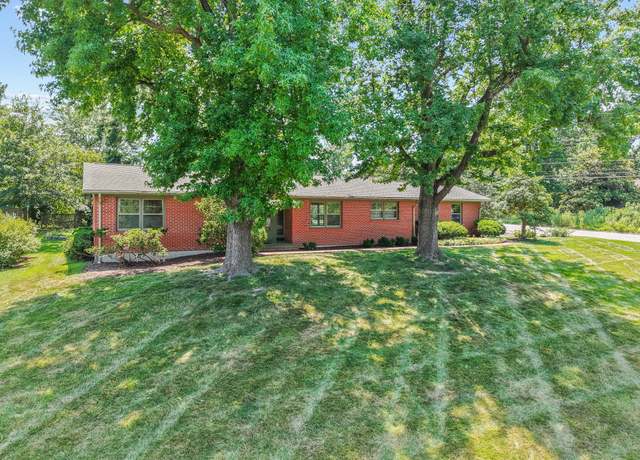Property at 802 Greenwood Ct, Columbia, MO 65203, 3 beds, 2 baths