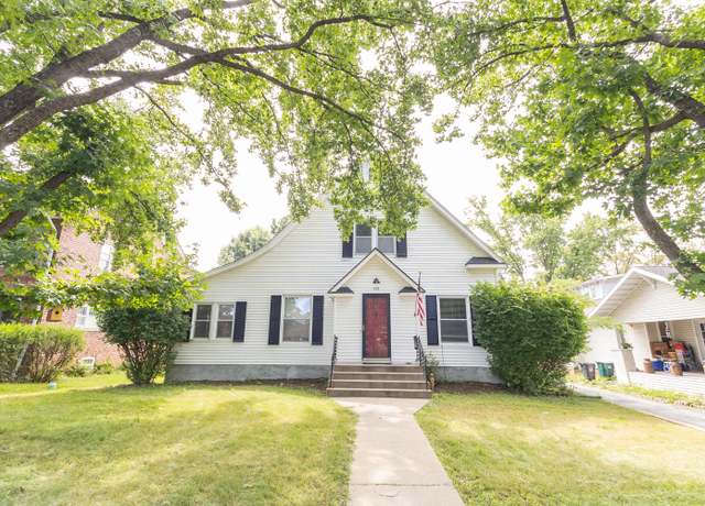 Property at 708 Gilman St, Moberly, MO 65270, 3 beds, 2 baths