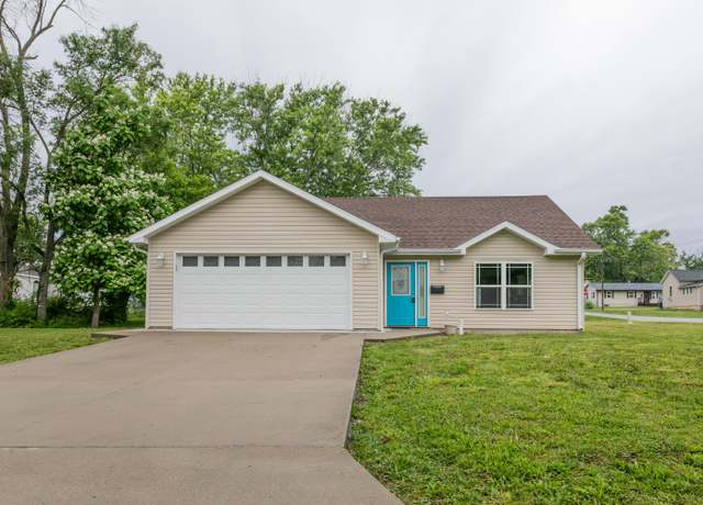 Property at 921 N Clark St, Mexico, MO 65265, 3 beds, 2 baths