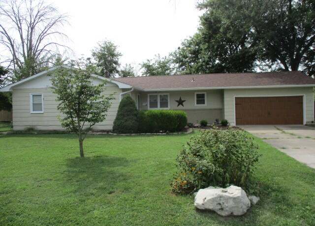 Property at 519 S Central St, Centralia, MO 65240, 3 beds, 1.5 baths