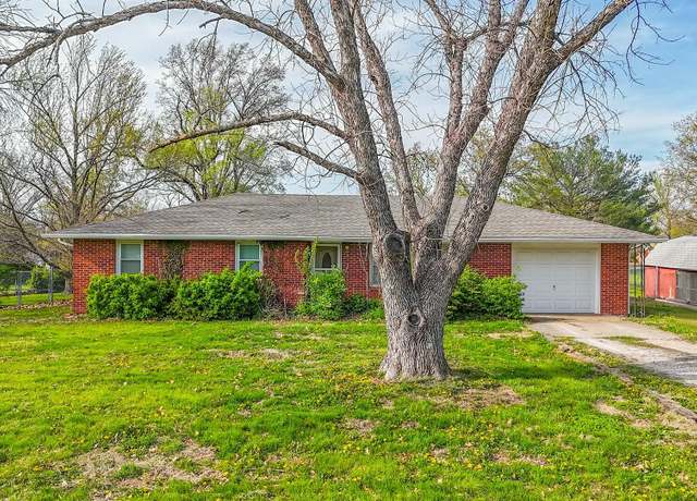 Property at 7741 E Parklane Dr, Columbia, MO 65201, 3 beds, 2.5 baths