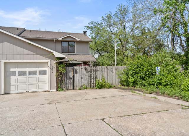 Property at 1714 N Lakewood Dr, Columbia, MO 65202, 3 beds, 3.5 baths