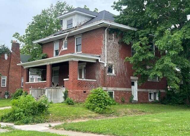 Property at 419 S Fourth St, Moberly, MO 65270, 4 beds, 1 bath