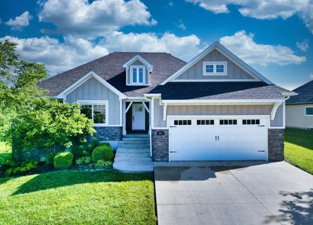 Property at 602 E Old Hawthorne Dr, Columbia, MO 65201, 4 beds, 3 baths