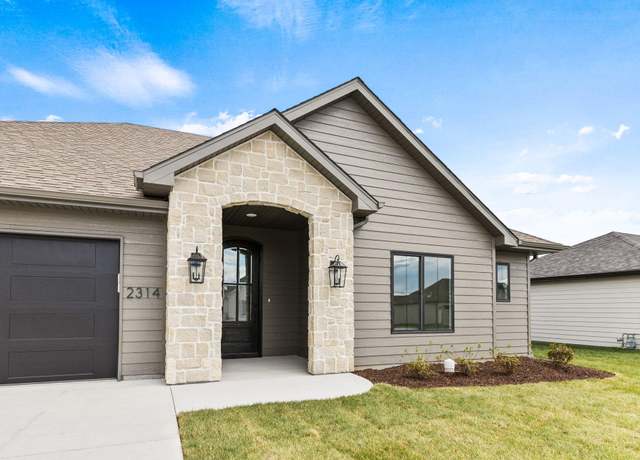 Property at 2314 N Traveller Dr, Columbia, MO 65202, 3 beds, 2 baths