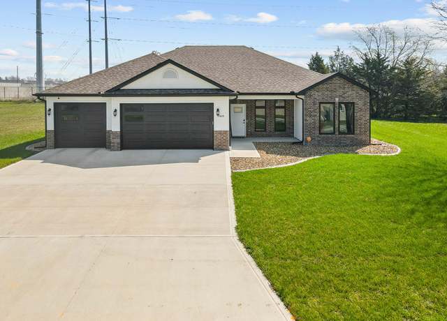 Property at 2620 James Ln, Sedalia, MO 65301, 3 beds, 2.5 baths