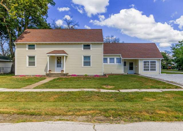 Property at 515 E Booth St, Centralia, MO 65240, 4 beds, 1 bath