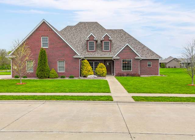 Property at 923 Hampton Dr, Centralia, MO 65240, 4 beds, 3 baths