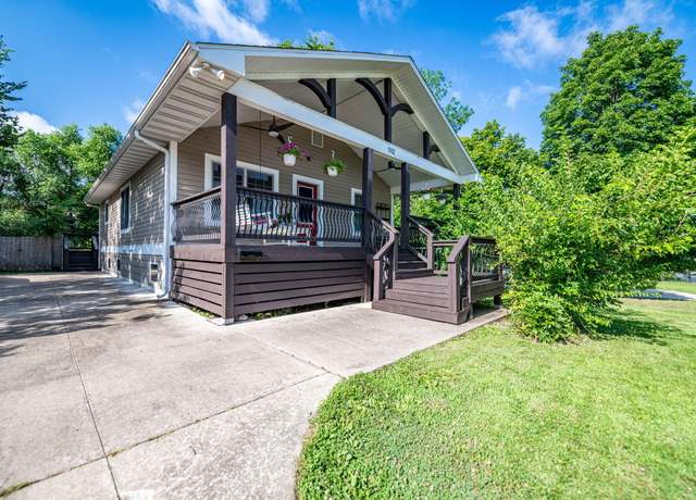 Property at 1112 W Broadway, Columbia, MO 65203, 4 beds, 3 baths