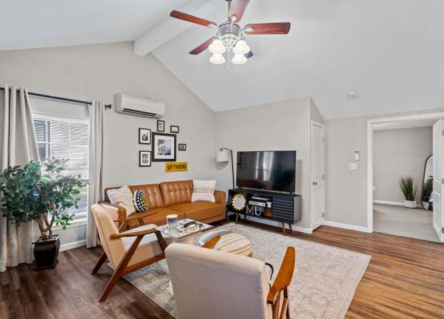Property at 910 Madison St, Columbia, MO 65203, 1 bed, 1 bath