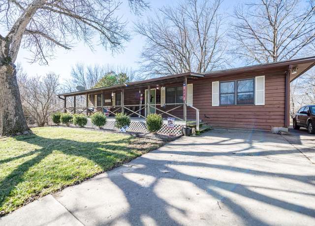 Property at 825 Merrill Ln, Moberly, MO 65270, 4 beds, 2 baths