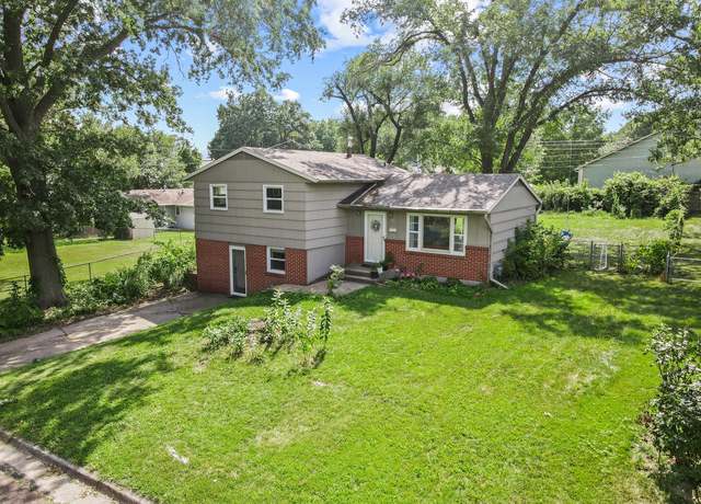 Property at 201 Parkview Dr, Columbia, MO 65201, 3 beds, 2 baths