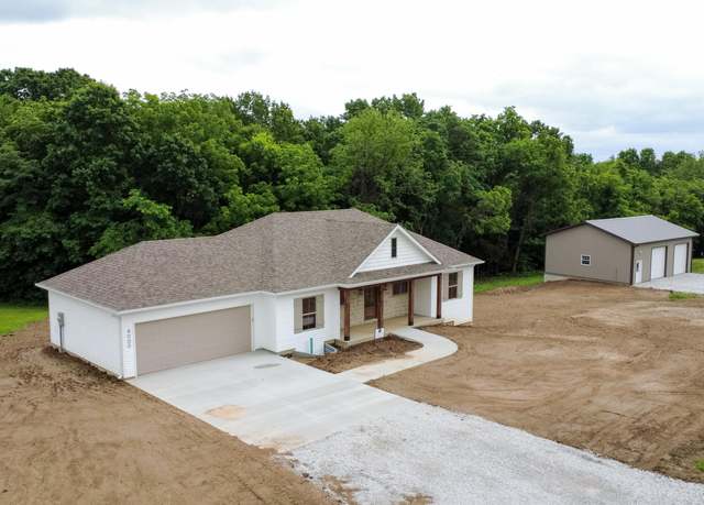 Property at 4000 S Felicity Ln, Columbia, MO 65203, 5 beds, 3 baths