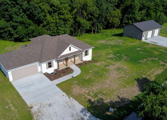 Property at 4000 S Felicity Ln, Columbia, MO 65203, 5 beds, 3 baths