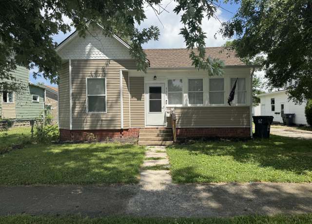 Property at 514 S Clark St, Moberly, MO 65270, 3 beds, 1 bath