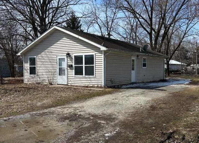 Property at 423 N Hickman St, Centralia, MO 65240, 3 beds, 1 bath