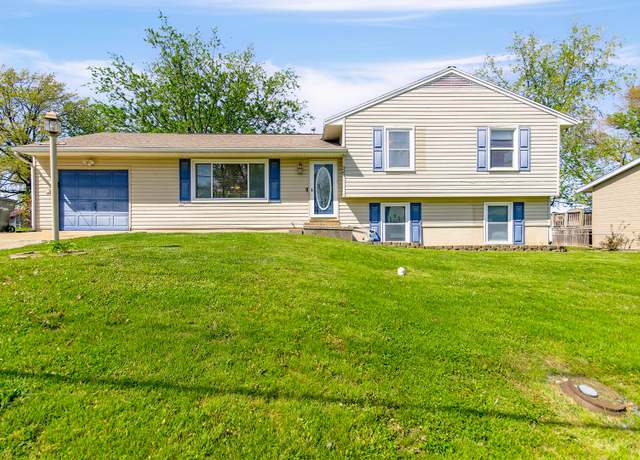 Property at 527 Woodland Ave, Moberly, MO 65270, 3 beds, 2 baths