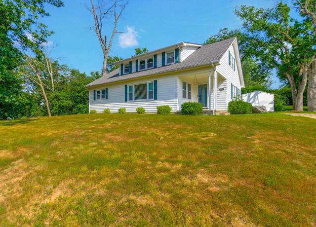 Property at 504 Parkade Blvd, Columbia, MO 65202, 4 beds, 2 baths