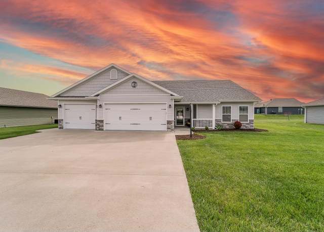 Property at 385 Dover Dr, Holts Summit, MO 65043, 3 beds, 2 baths
